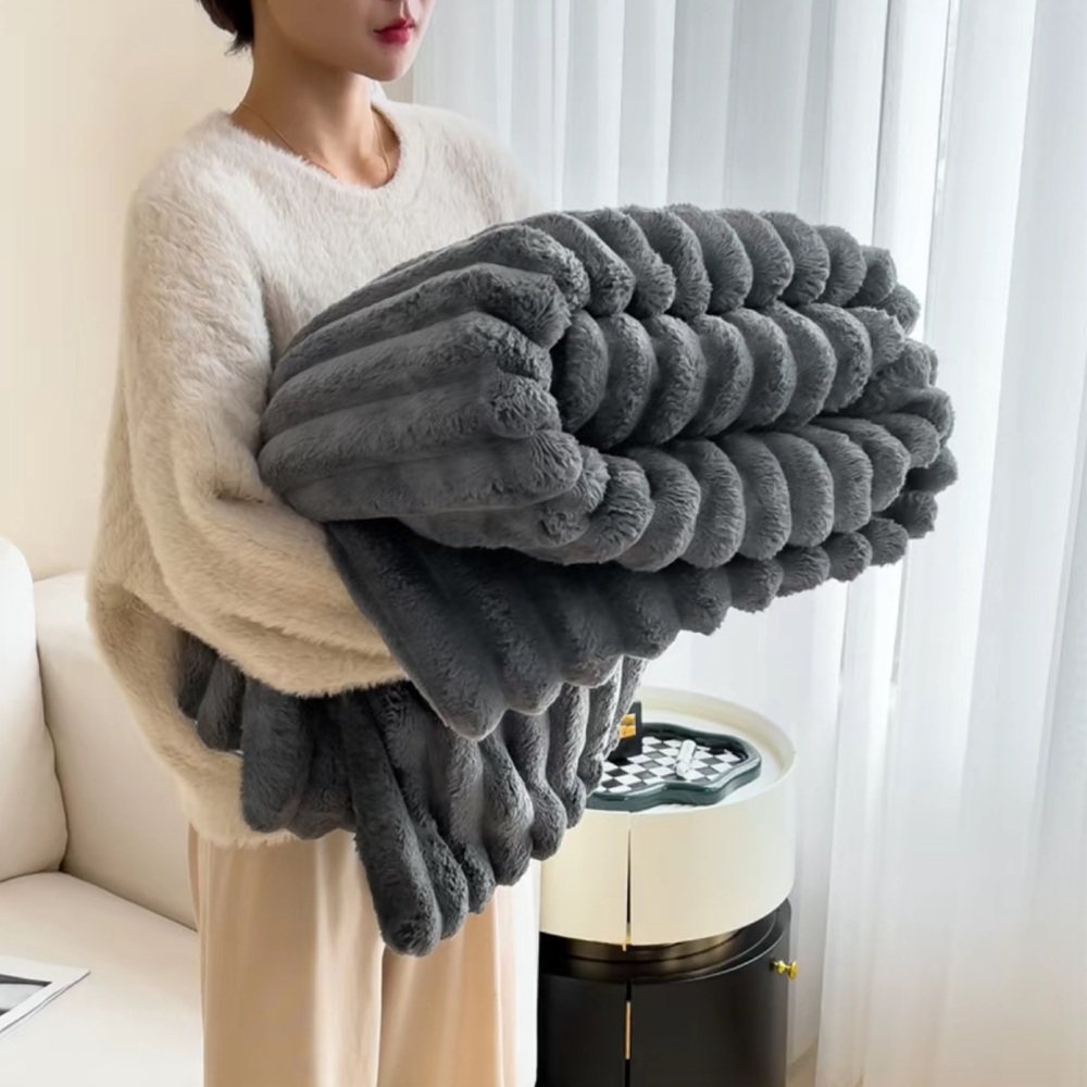 Ultra Soft Blanket Ultra Soft Lightweight Blanket King Size (90x104 inch) New - Picture 5 of 7